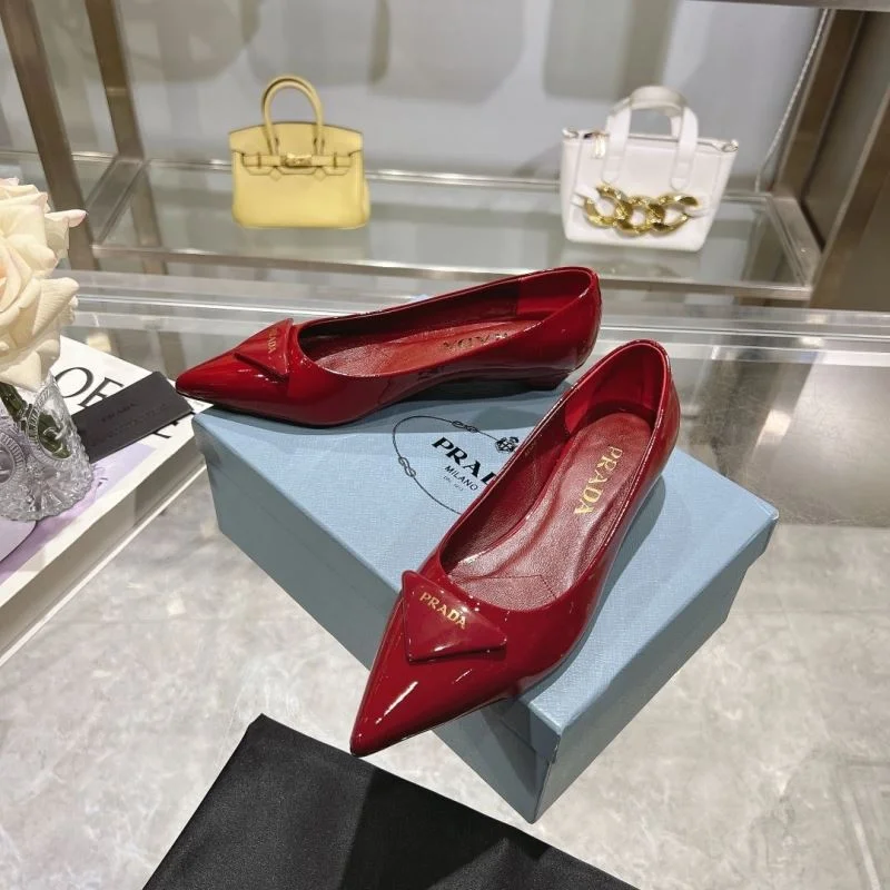 Prada Flat Shoes Trendsetting 34241