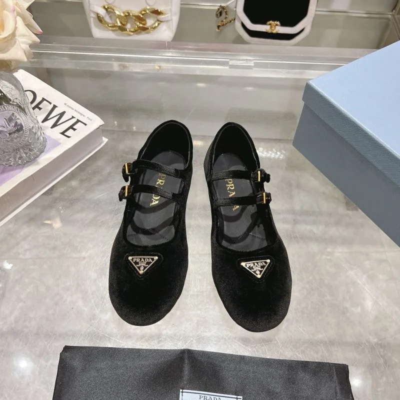 Prada Flat Shoes Practical 34243