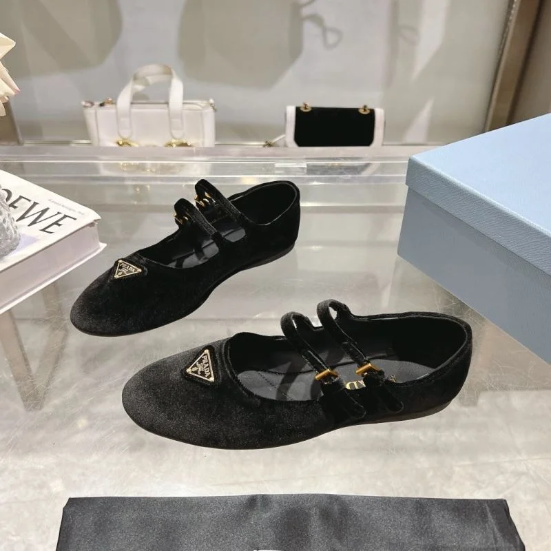Prada Flat Shoes Practical 34243
