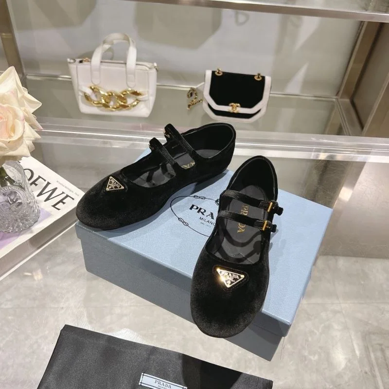 Prada Flat Shoes Practical 34243