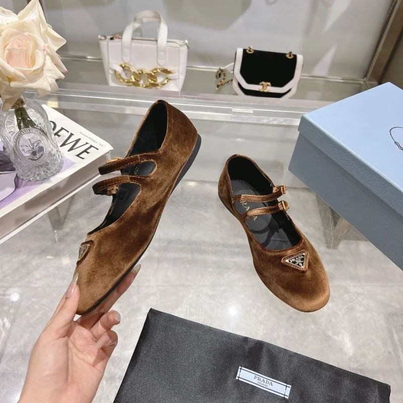 Durable Prada Flat Shoes 34236