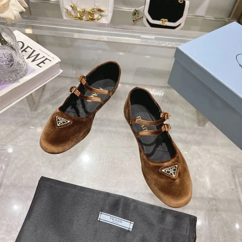 Durable Prada Flat Shoes 34236