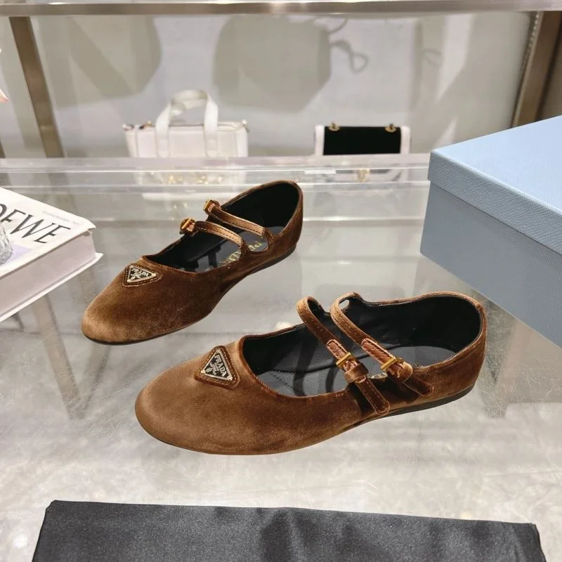 Durable Prada Flat Shoes 34236