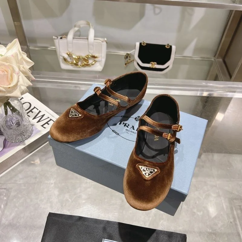 Durable Prada Flat Shoes 34236