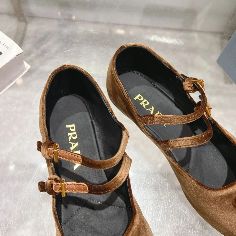Durable Prada Flat Shoes 34236