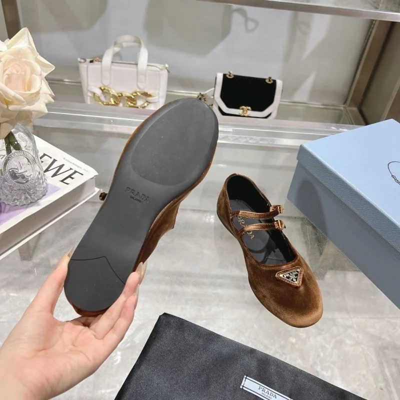 Durable Prada Flat Shoes 34236