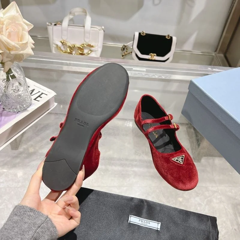 Youthful Prada Flat Shoes 34233