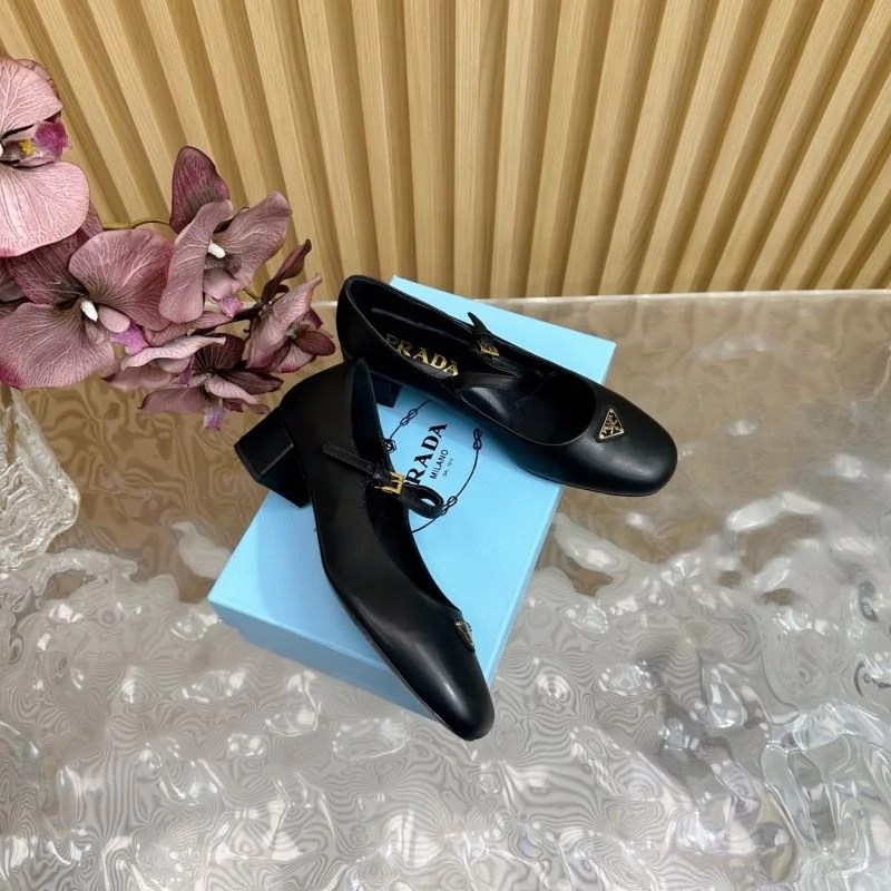 WrinkleFree Prada Heeled Shoes 35178