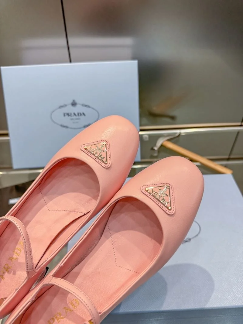 WaterResistant Prada Heeled Shoes 35153