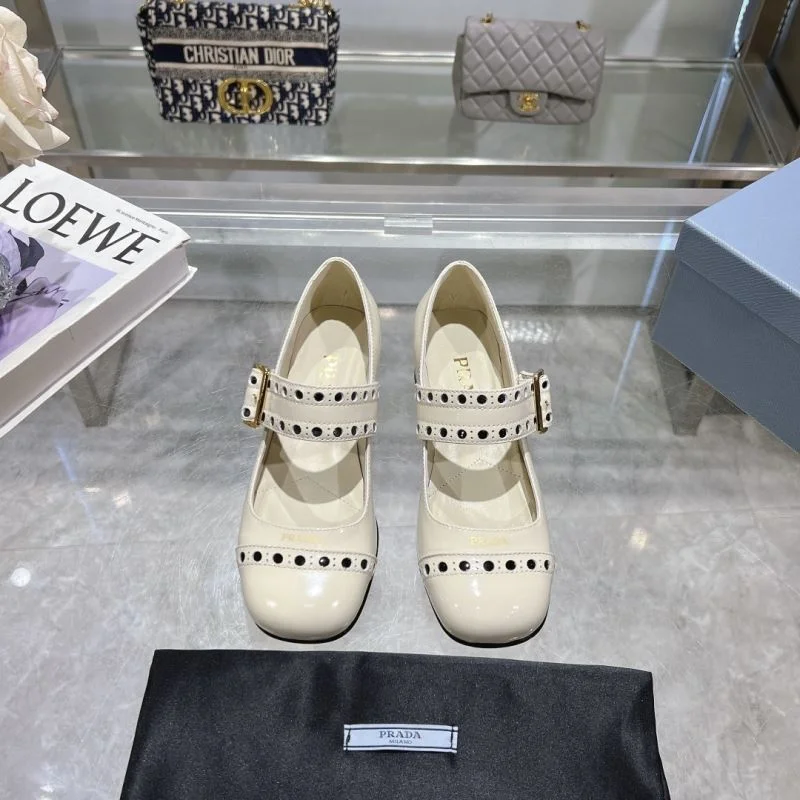 Durable Prada Heeled Shoes 35156