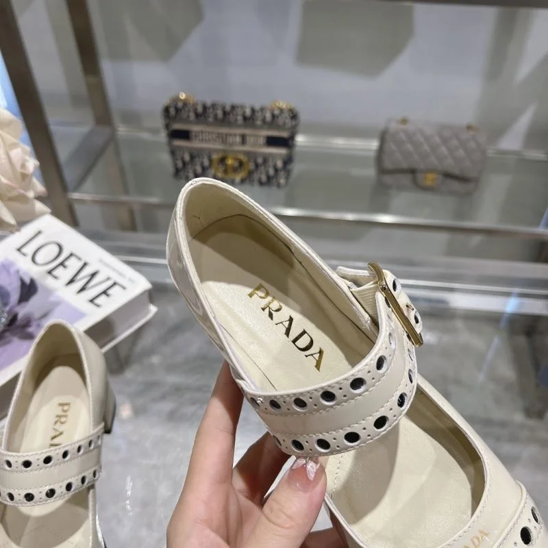 Durable Prada Heeled Shoes 35156