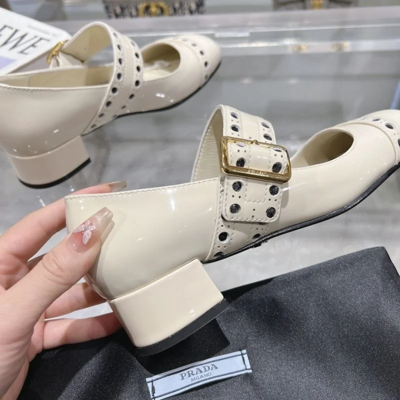 Durable Prada Heeled Shoes 35156