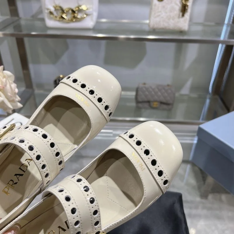 Durable Prada Heeled Shoes 35156