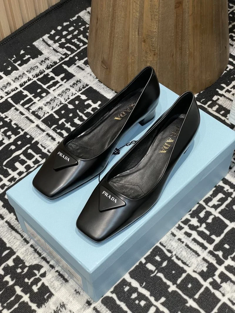 Durable Prada Heeled Shoes 34876