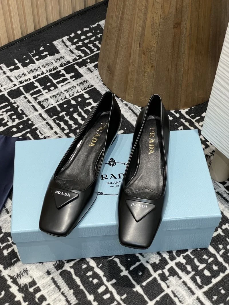 Durable Prada Heeled Shoes 34876