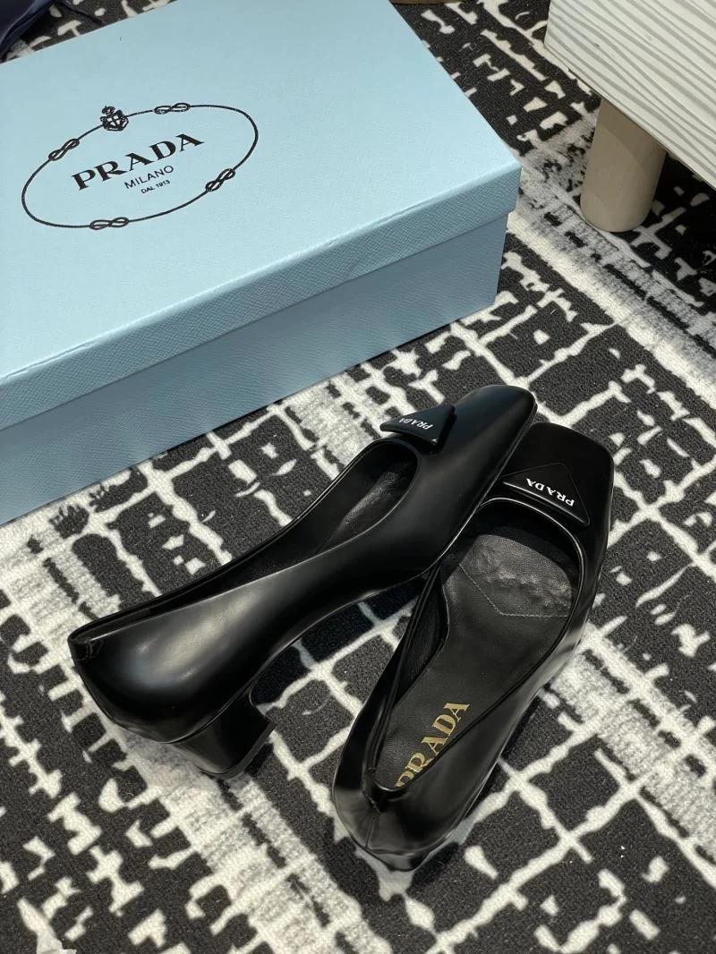 Durable Prada Heeled Shoes 34876