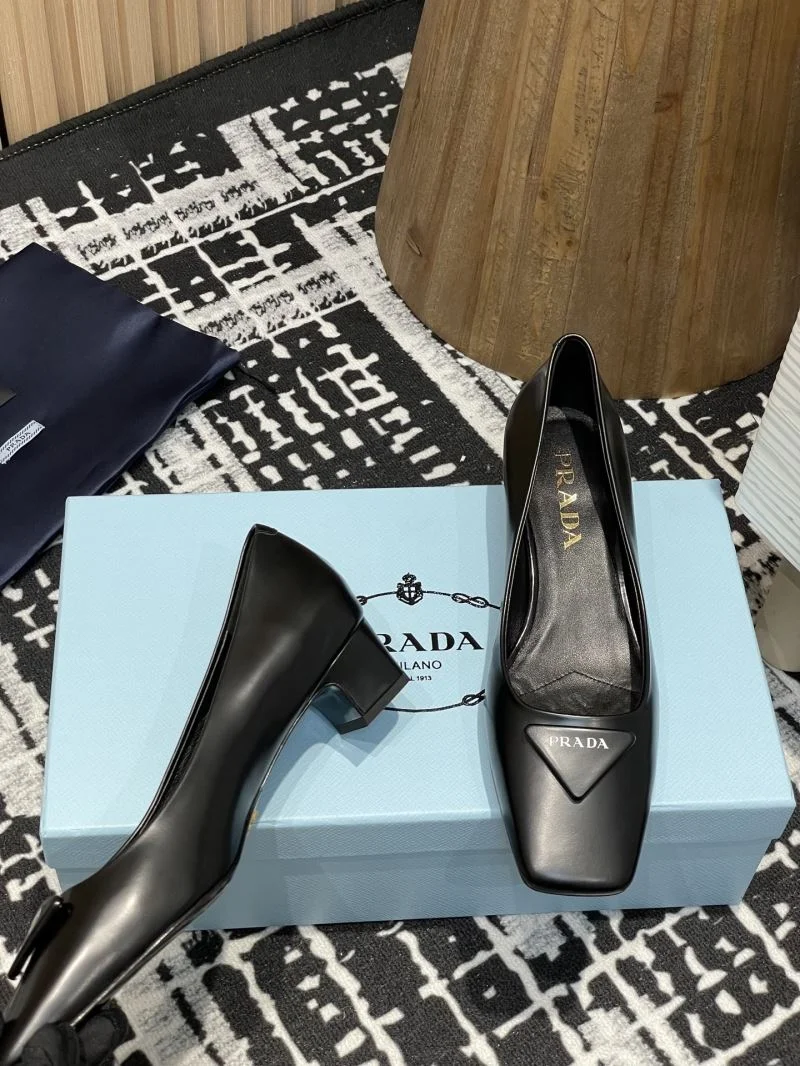 Durable Prada Heeled Shoes 34876