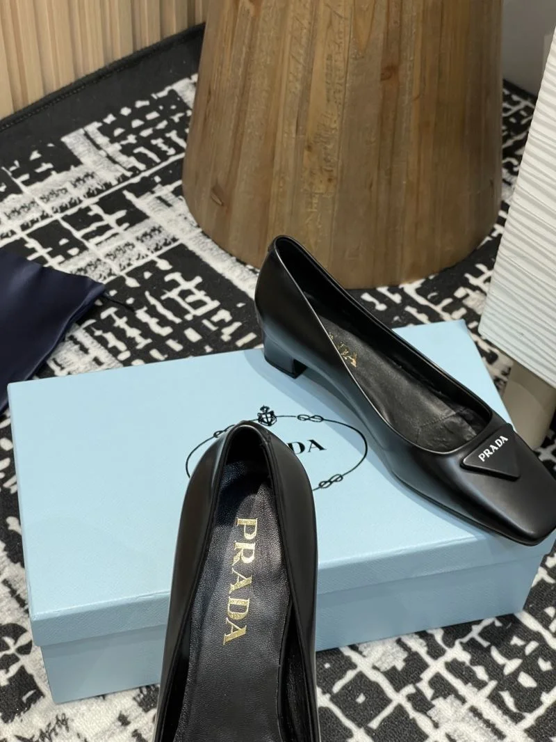 Durable Prada Heeled Shoes 34876