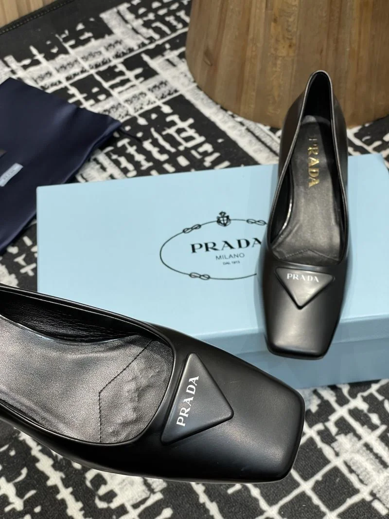 Durable Prada Heeled Shoes 34876