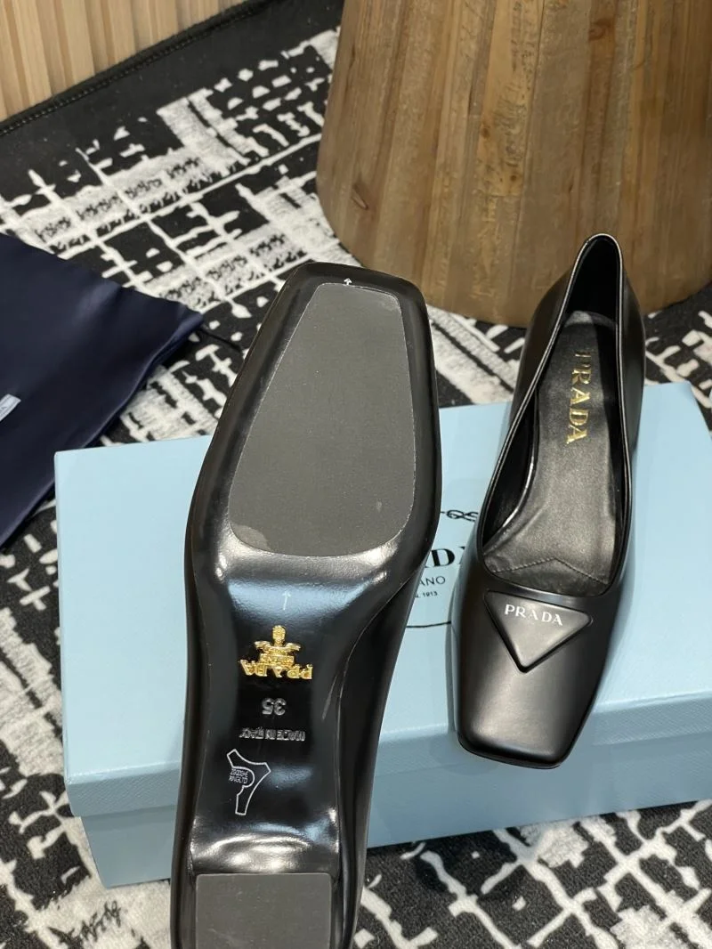 Durable Prada Heeled Shoes 34876