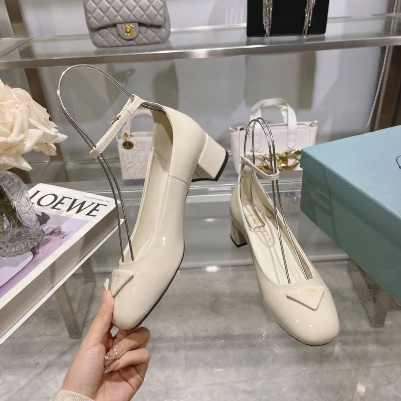 Practical Prada Heeled Shoes 34226