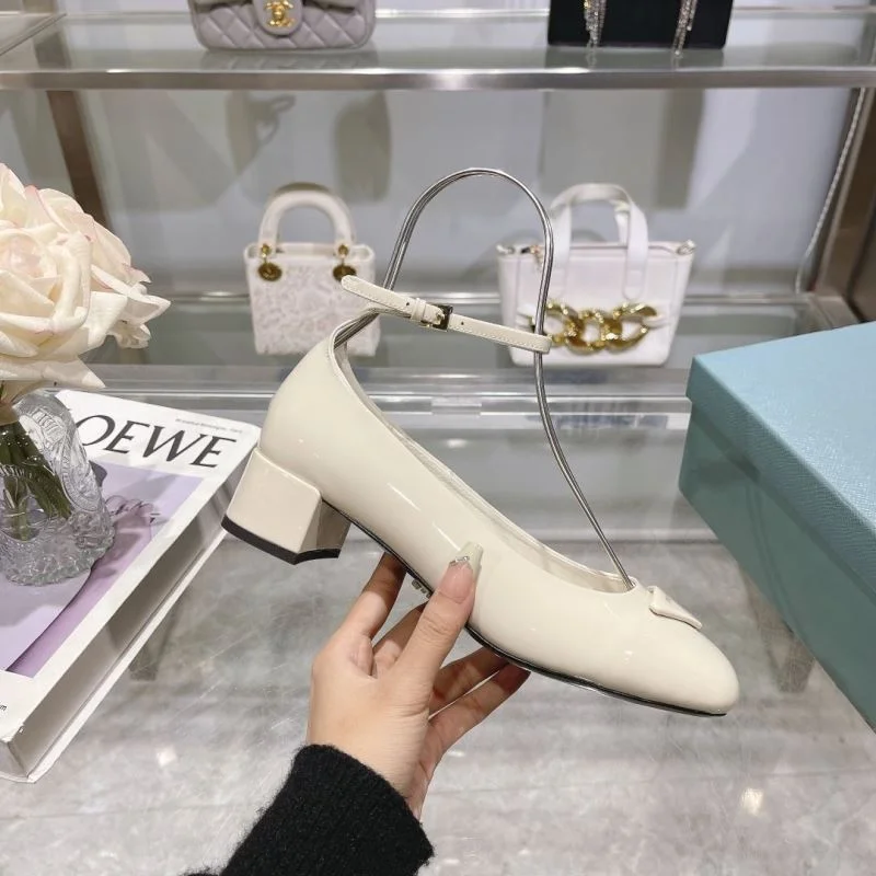 Practical Prada Heeled Shoes 34226