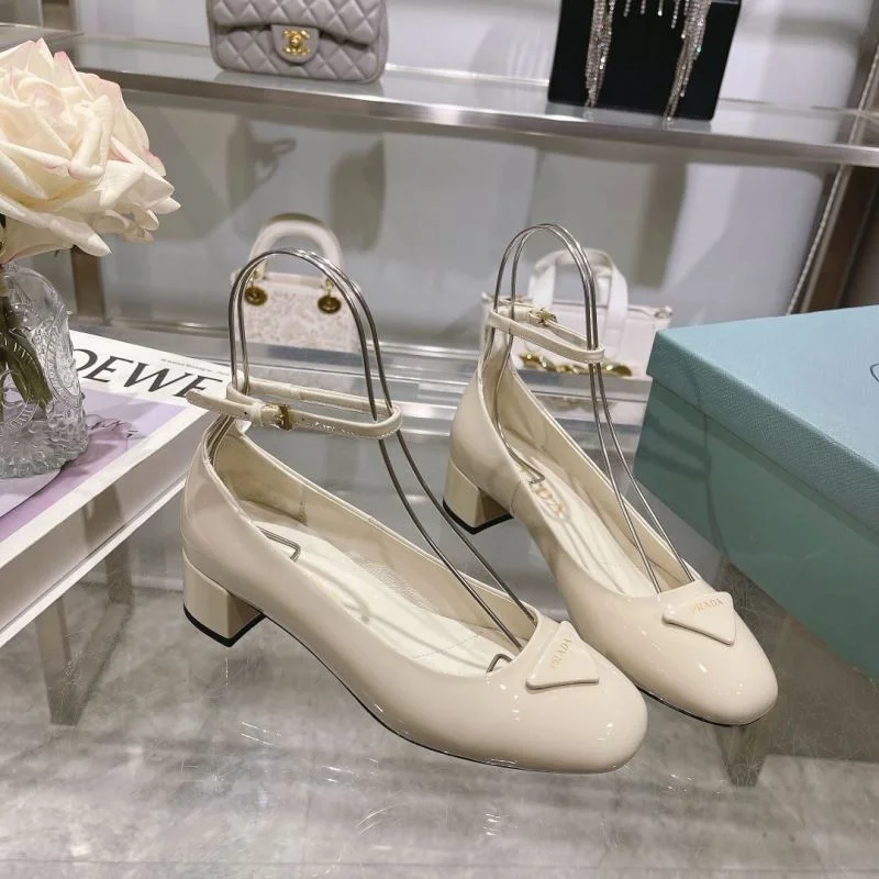 Practical Prada Heeled Shoes 34226