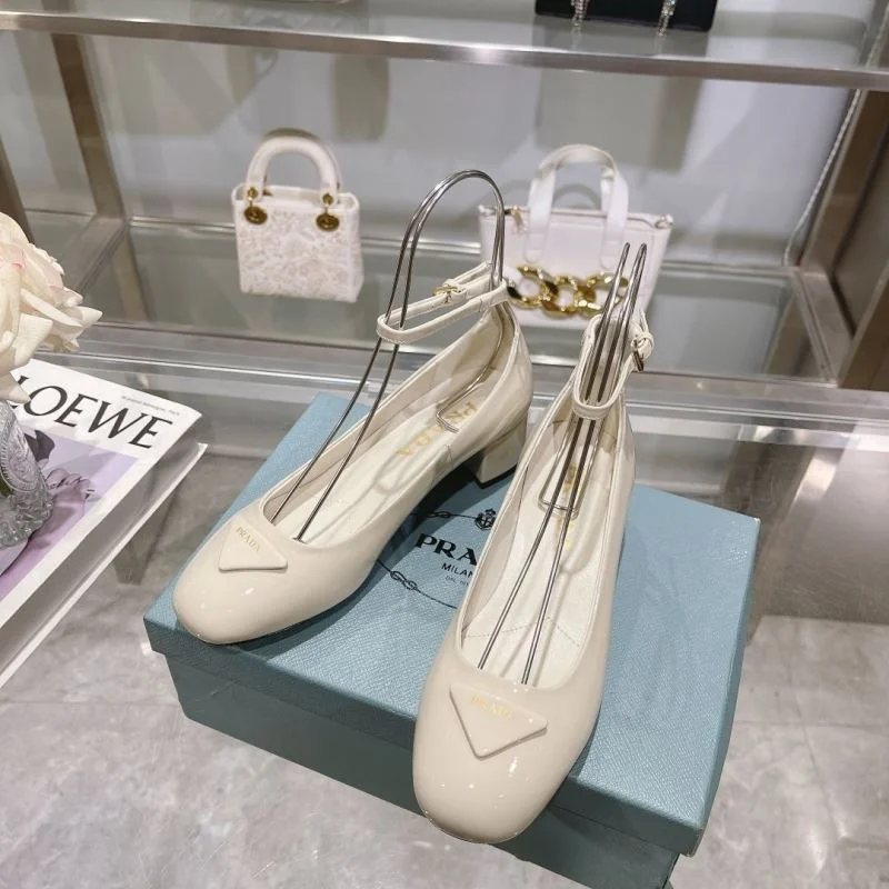 Practical Prada Heeled Shoes 34226