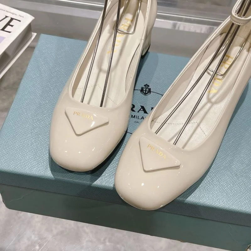 Practical Prada Heeled Shoes 34226