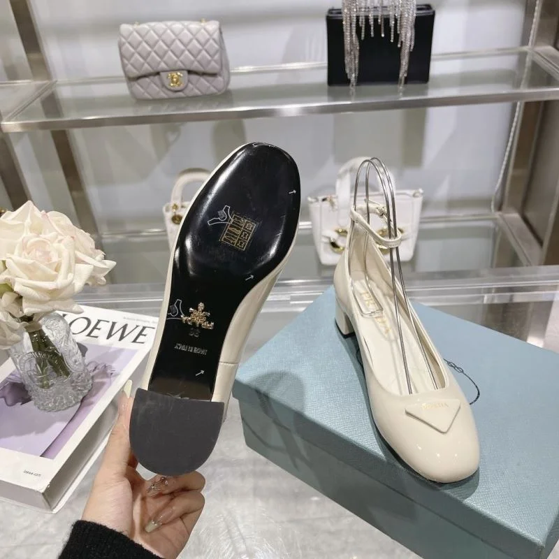 Practical Prada Heeled Shoes 34226