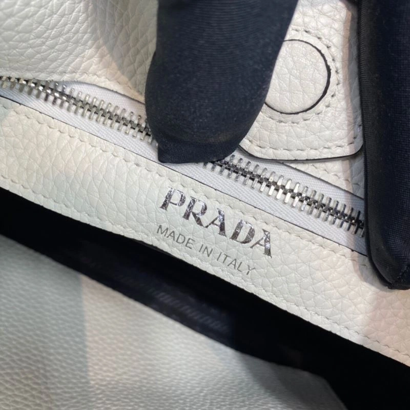 Prada Hobo Bags Versatile 75205