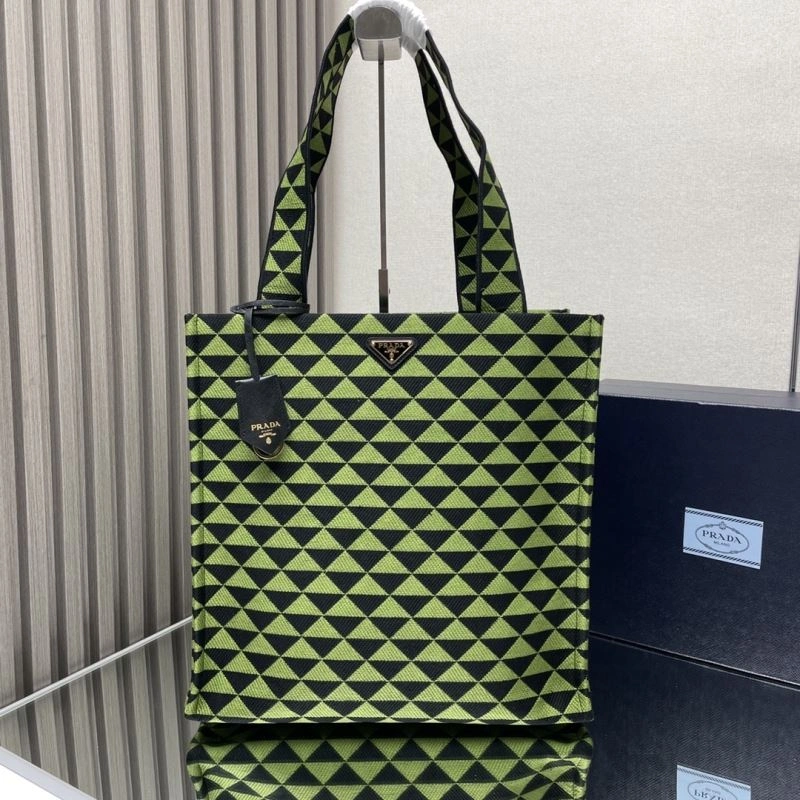 WellDesigned Prada Hobo Bags 75145