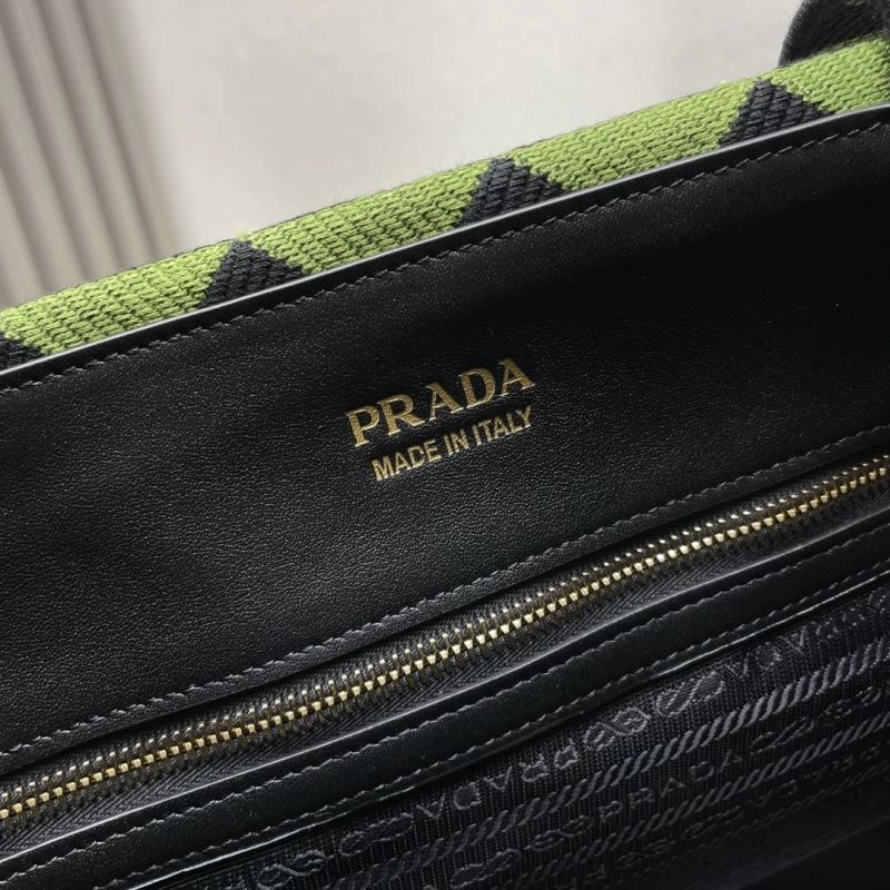 WellDesigned Prada Hobo Bags 75145