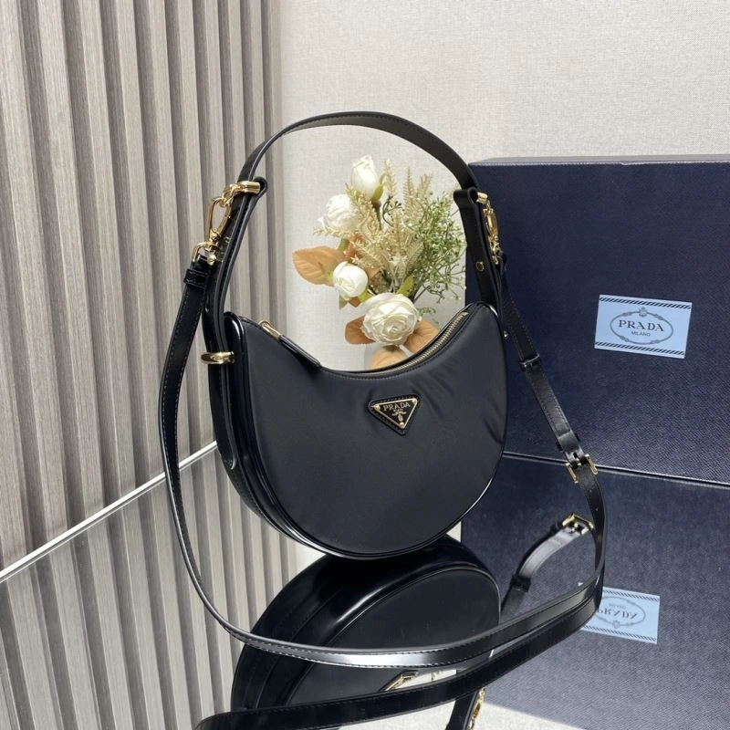 WellDesigned Prada Hobo Bags 75161