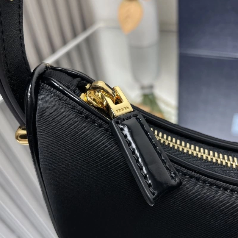 WellDesigned Prada Hobo Bags 75161
