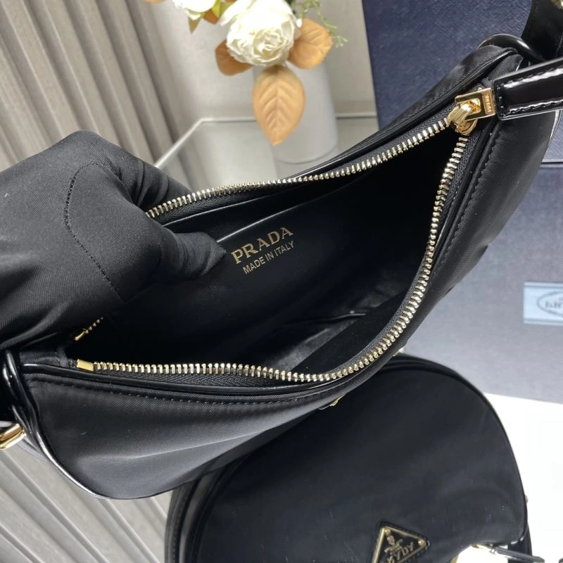 WellDesigned Prada Hobo Bags 75161