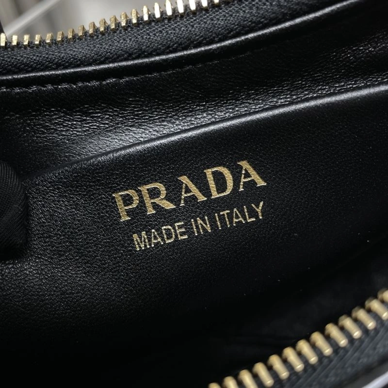 WellDesigned Prada Hobo Bags 75161