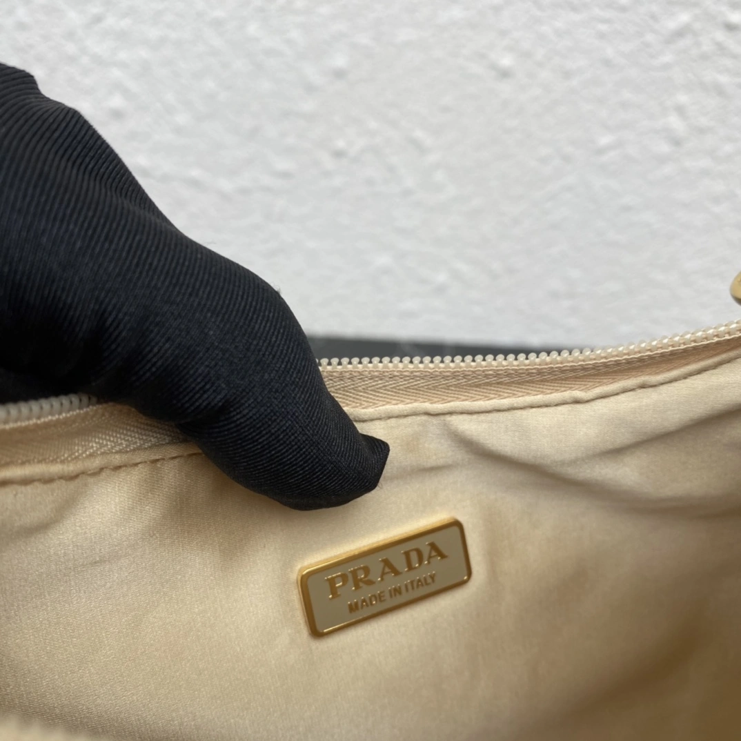 Prada Hobo Bags Unique 71677