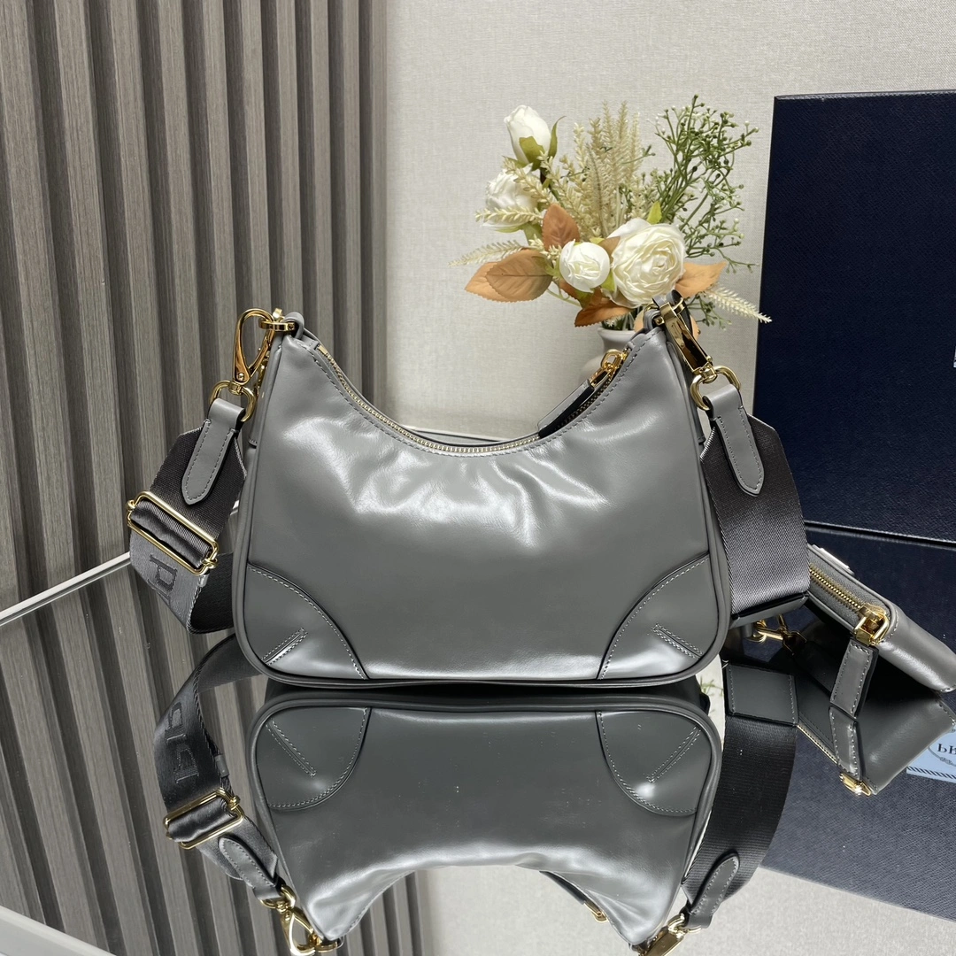 Supportive Prada Hobo Bags 71670