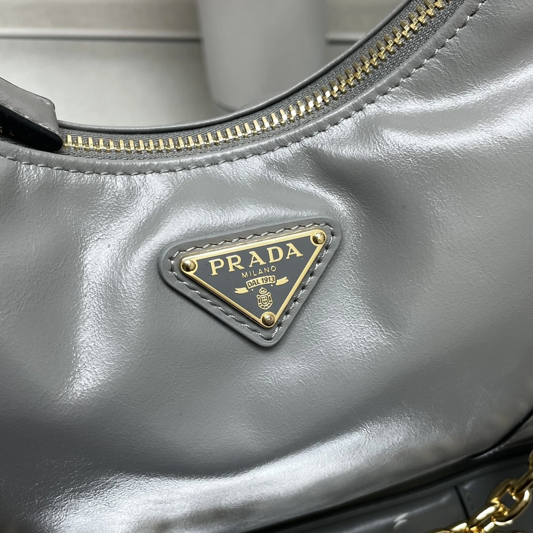 Supportive Prada Hobo Bags 71670