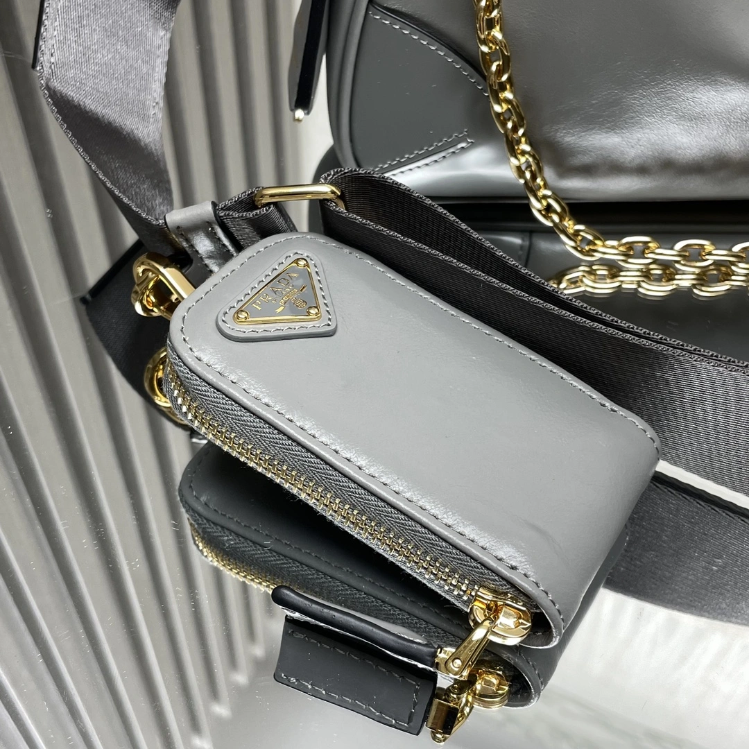 Supportive Prada Hobo Bags 71670