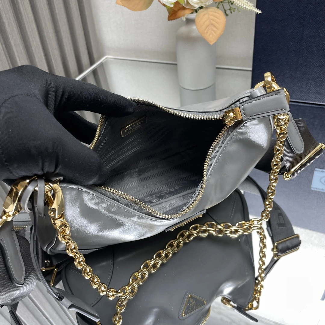 Supportive Prada Hobo Bags 71670