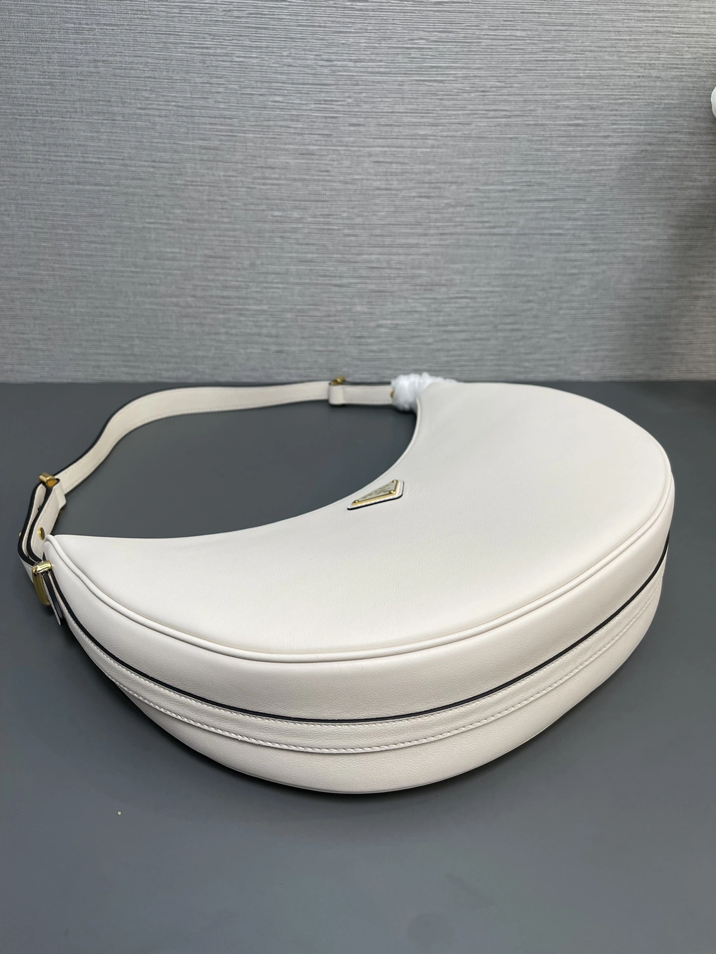 Modern Prada Hobo Bags 71664