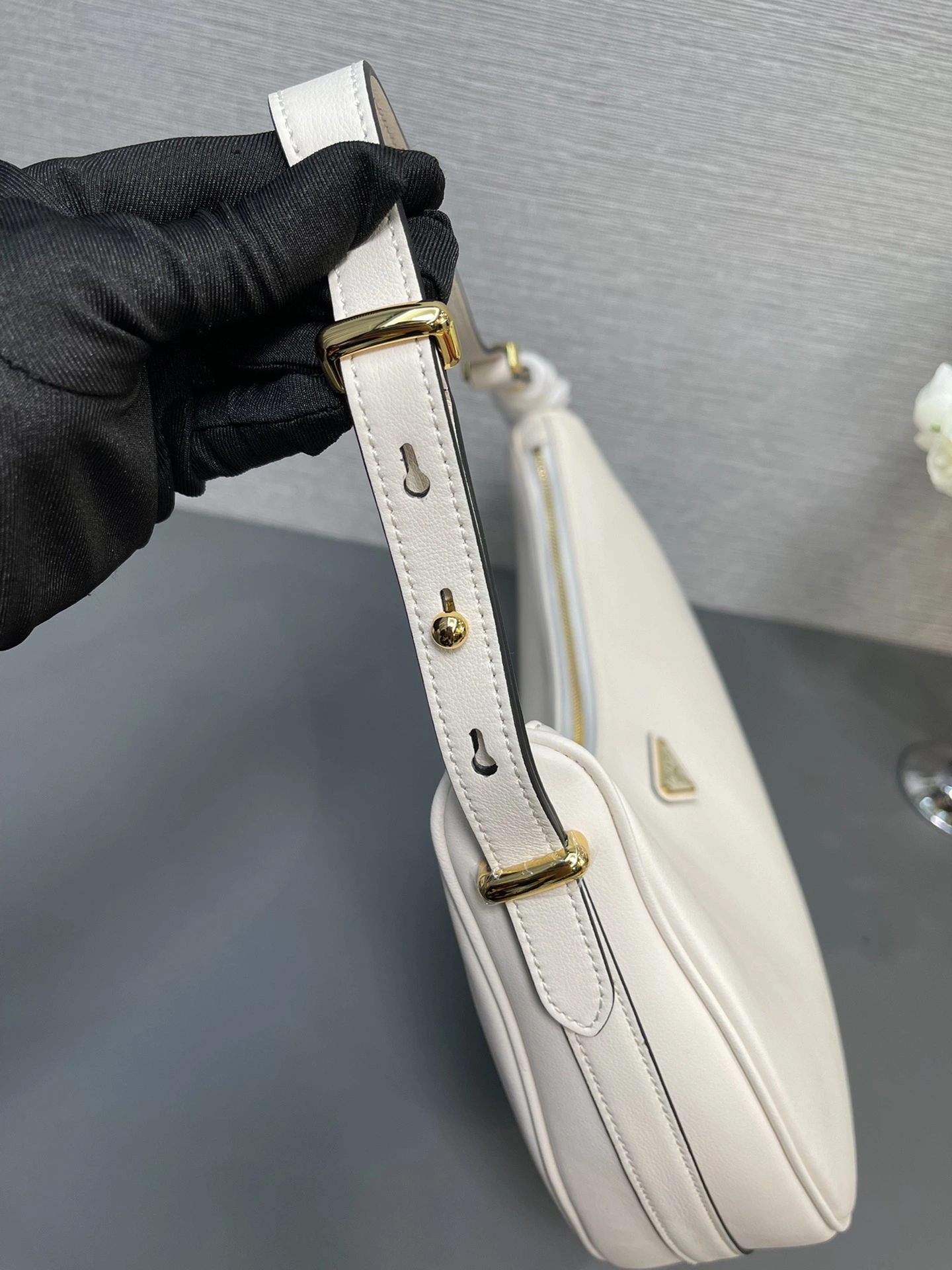 Modern Prada Hobo Bags 71664