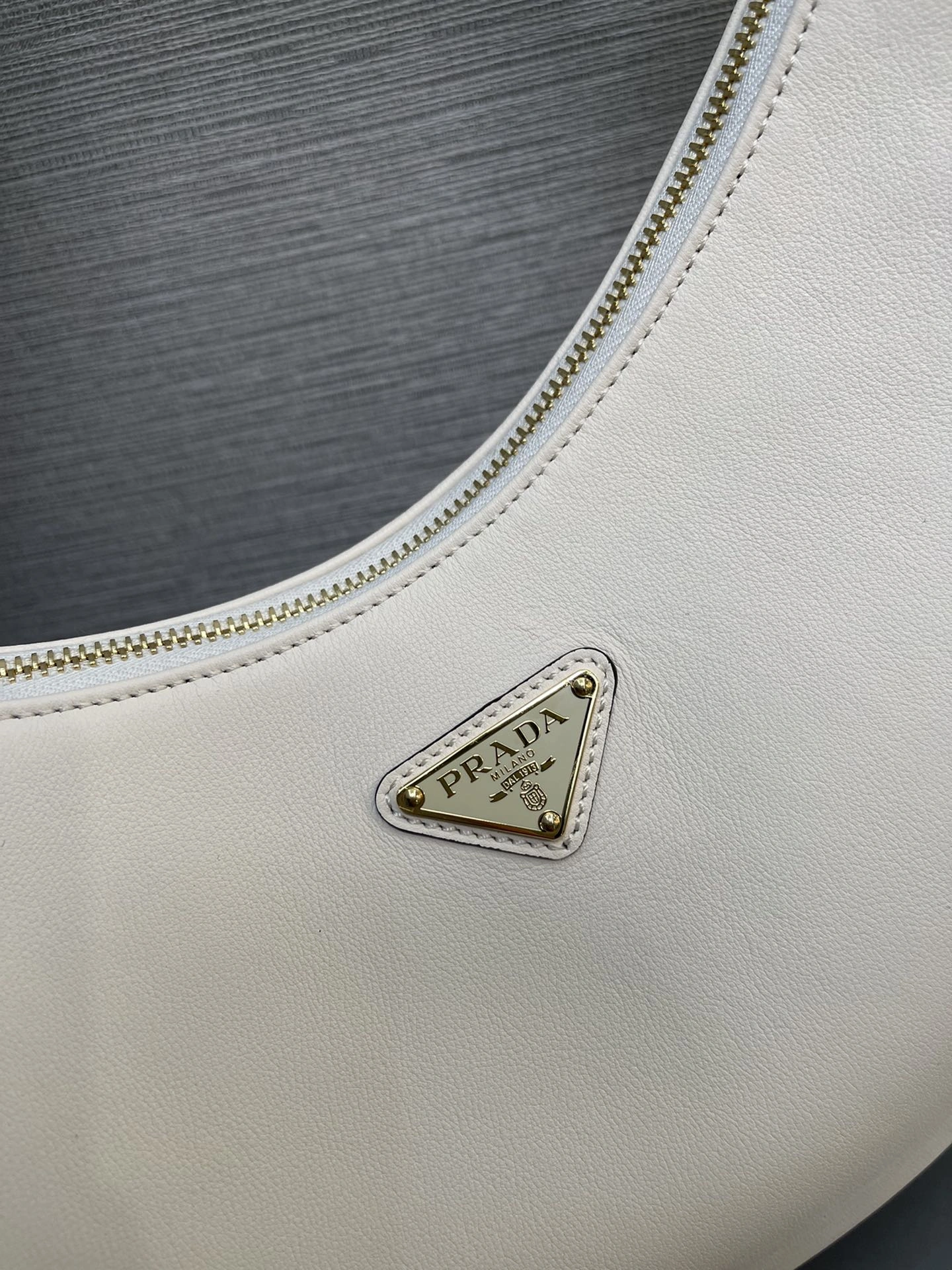 Modern Prada Hobo Bags 71664