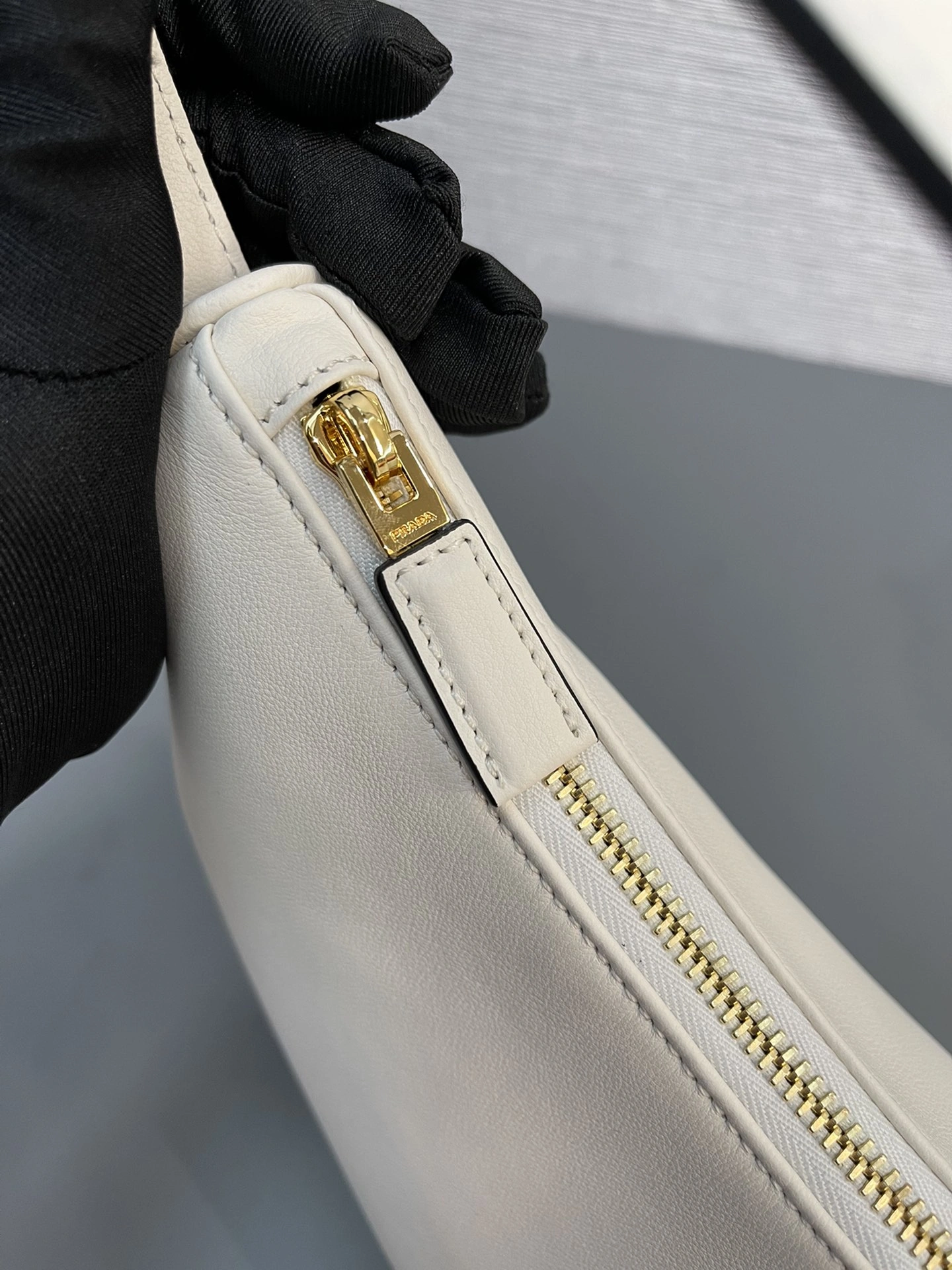 Modern Prada Hobo Bags 71664