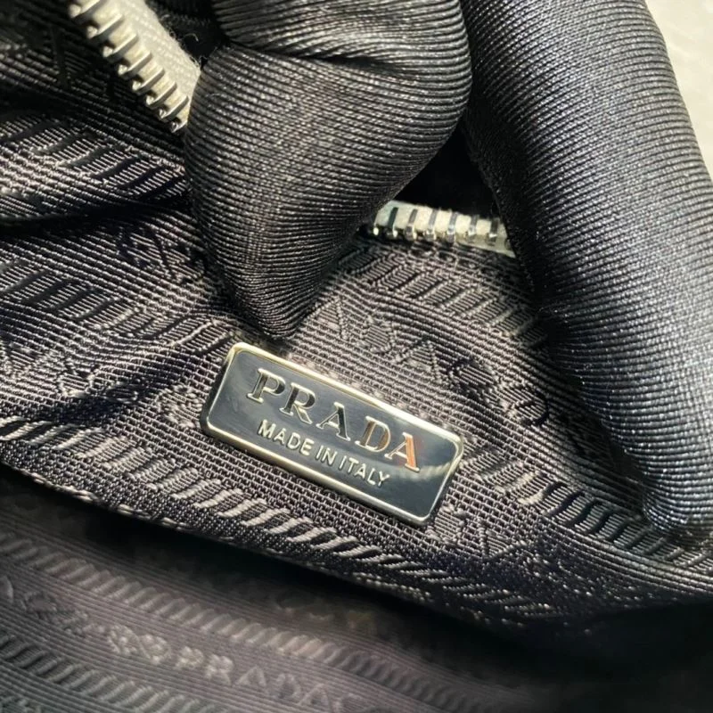 Chic Prada Hobo Bags 45188