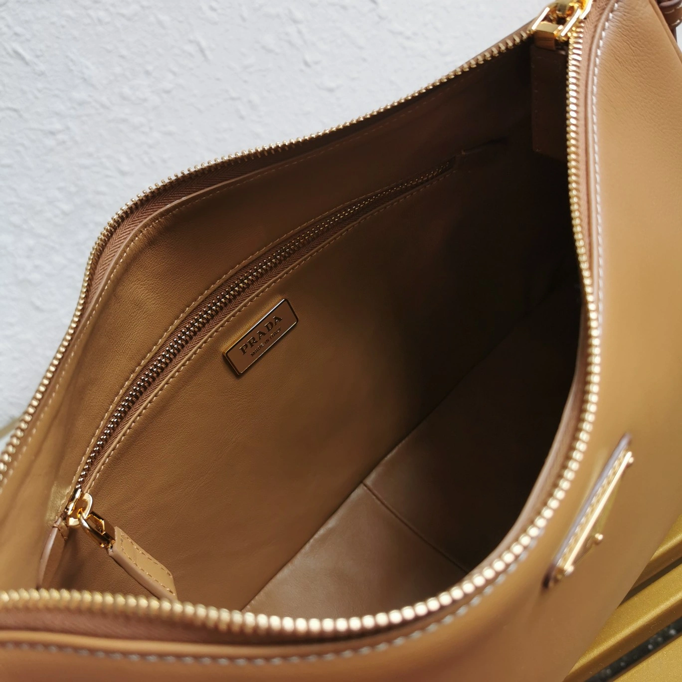 Prada Hobo Bags Unisex 71601