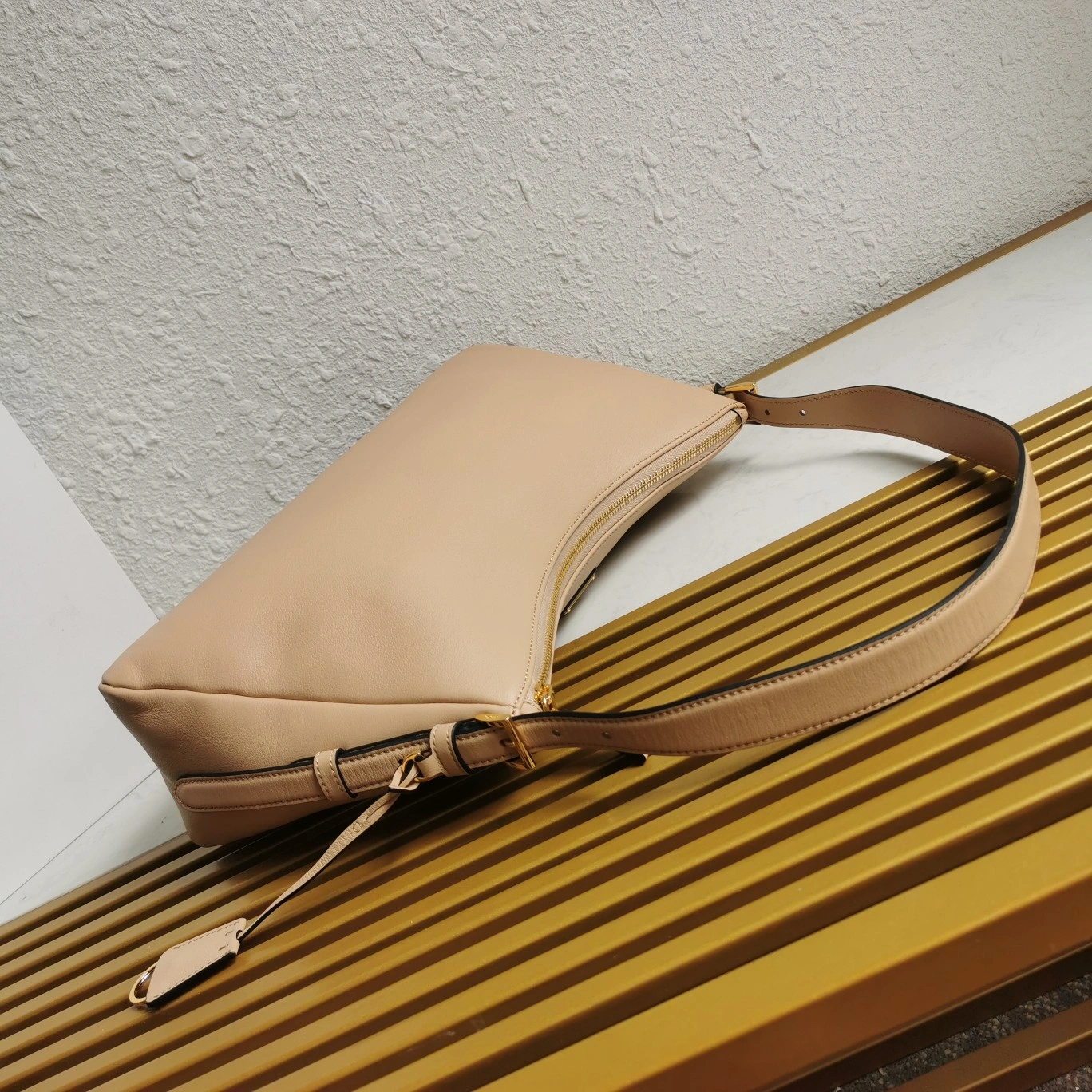Prada Hobo Bags Versatile 71598