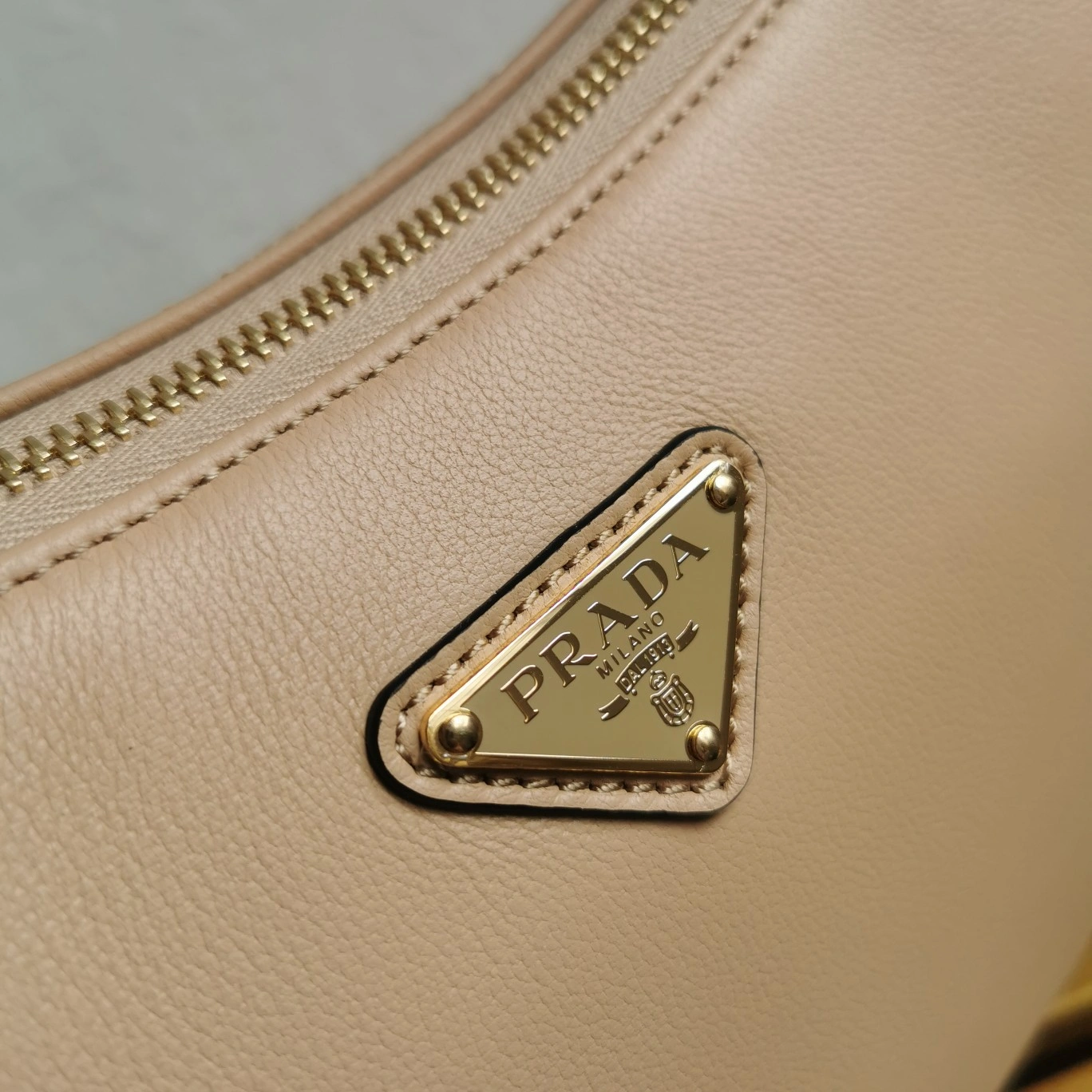 Prada Hobo Bags Versatile 71598